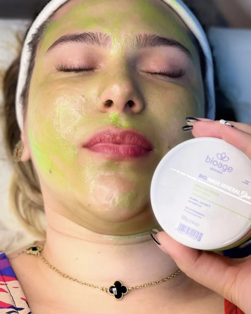 Hidratação facial — fotografia fornecida pela clínica